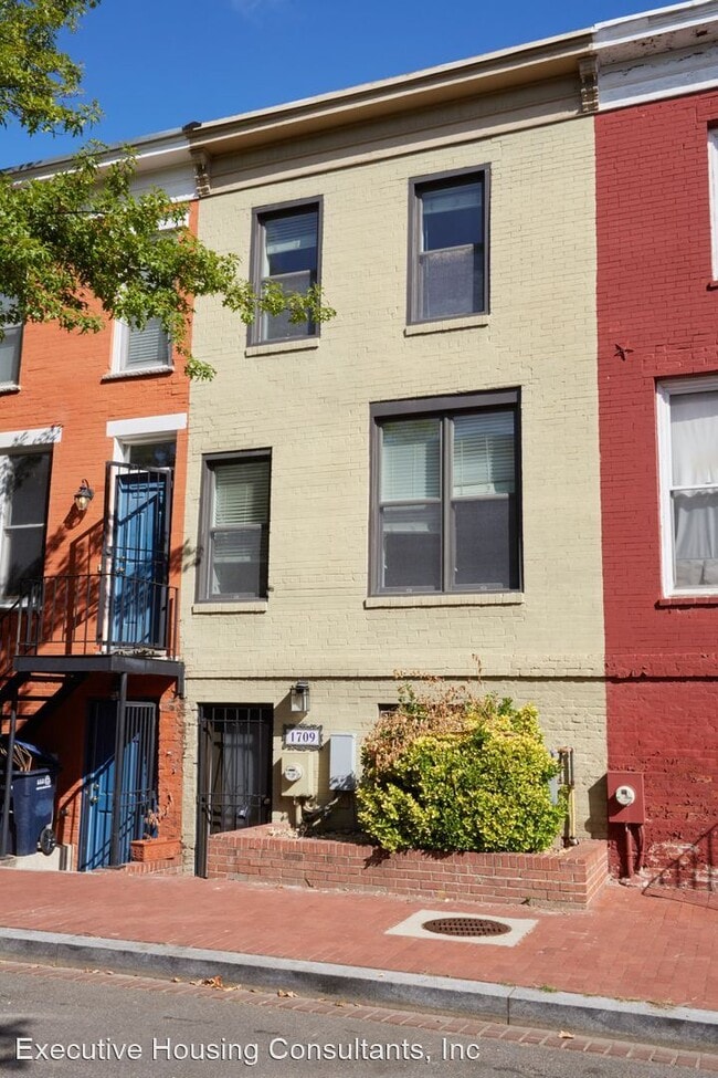 Building Photo - 3 br, 2 bath House - 1709 Seaton St, NW