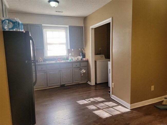 Building Photo - 3338 S Hull St