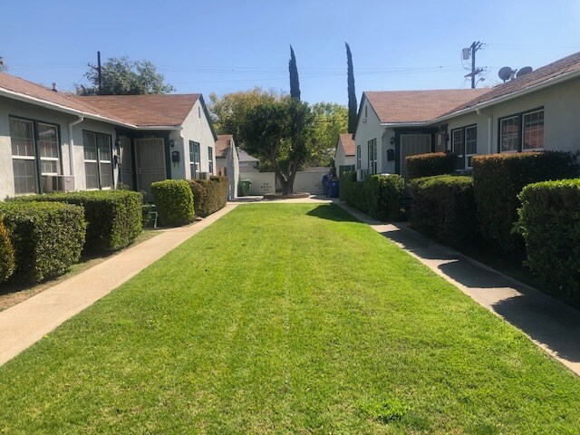 Foto del edificio - 7034 Hazeltine Ave