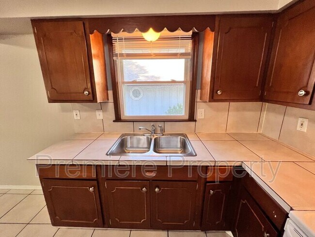 Foto del edificio - 4327 Sterling Ave