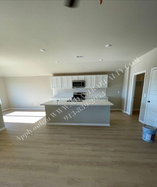 Foto del edificio - Brand New!! 3 Bed 2 Bath Home in Spring Hill-Available NOW!!