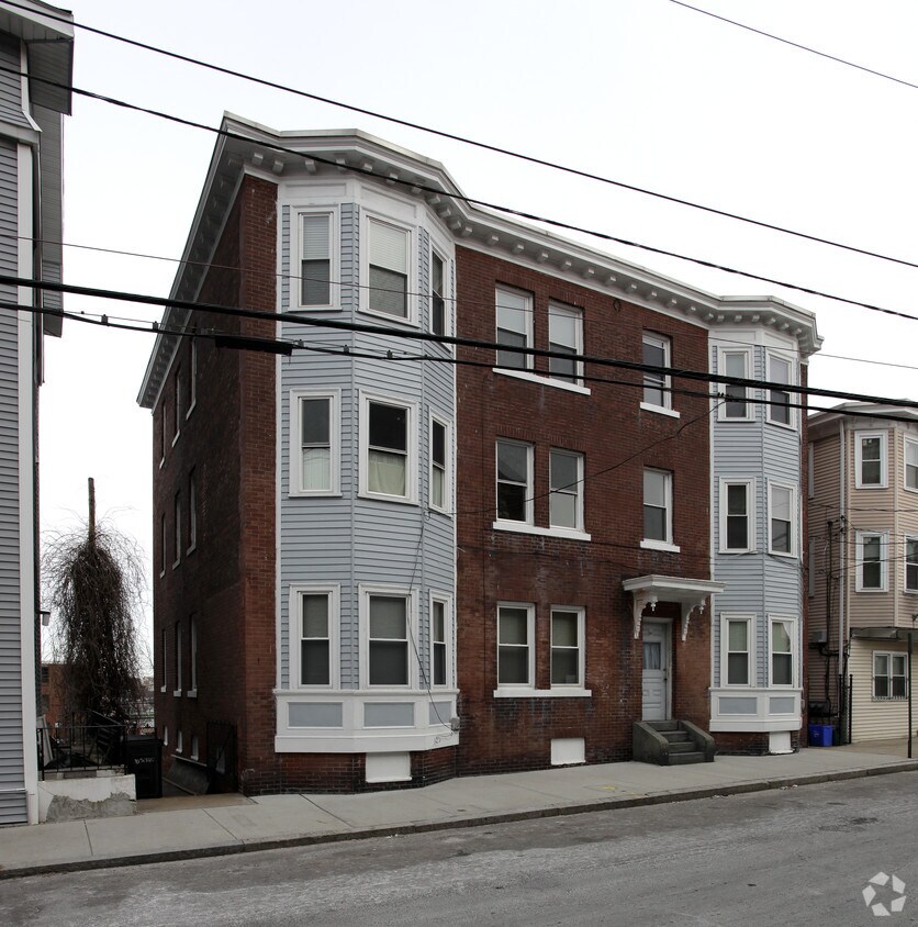 Primary Photo - 21 Spruce St