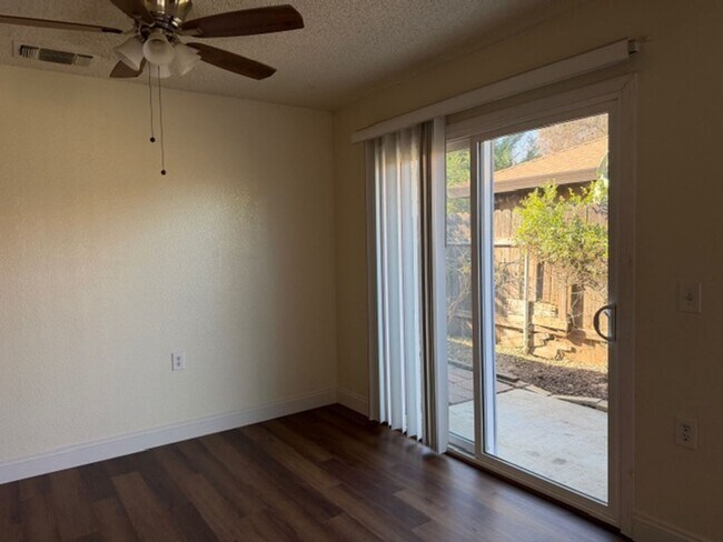 Foto del edificio - 77-79 West Clover St