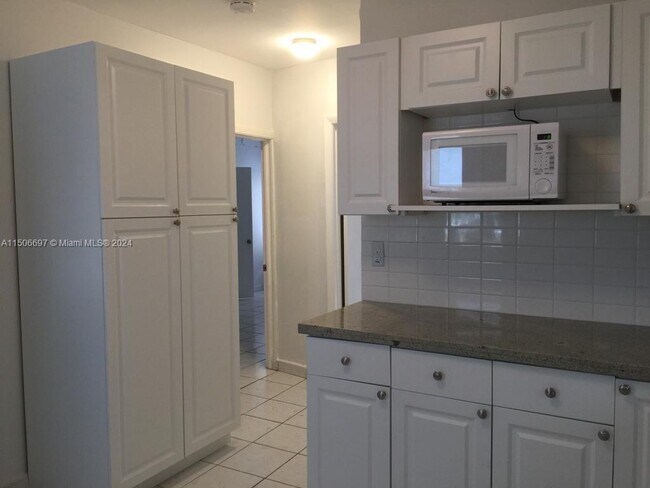 Foto del edificio - 752 NW 24th Ct