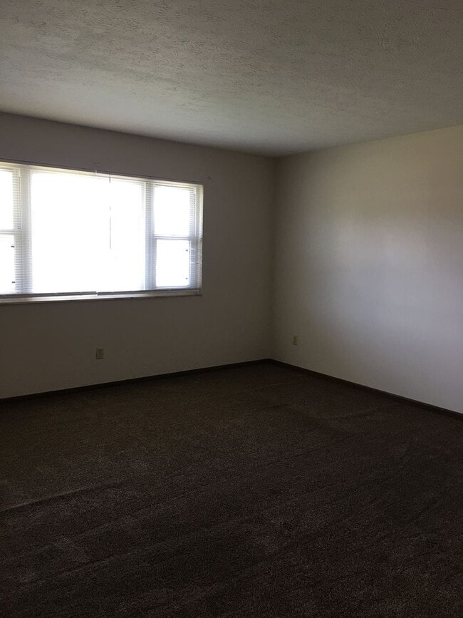 Building Photo - 807 Mitchell Ave