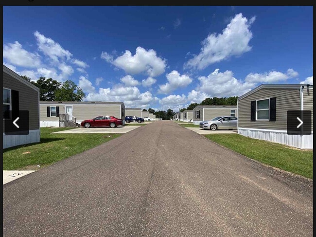 Building Photo - 151 Tommy Stubbs Rd