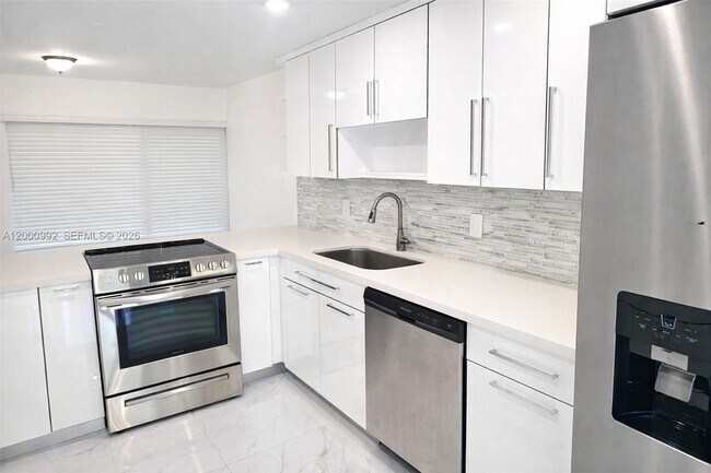 Foto del edificio - 9723 N New River Canal Rd