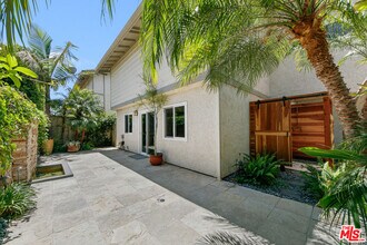 Building Photo - 6515 Dume Dr