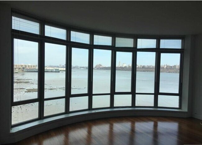 Foto del edificio - 8100 RIVER Rd