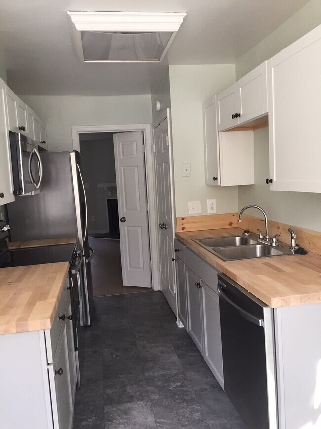 kitchen - 154 Brandywine Ct