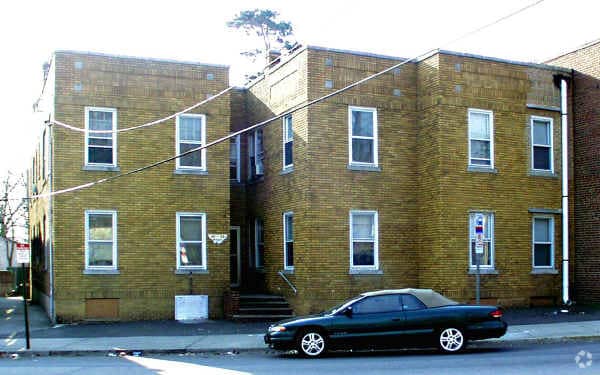 Primary Photo - 68-70 Main Ave