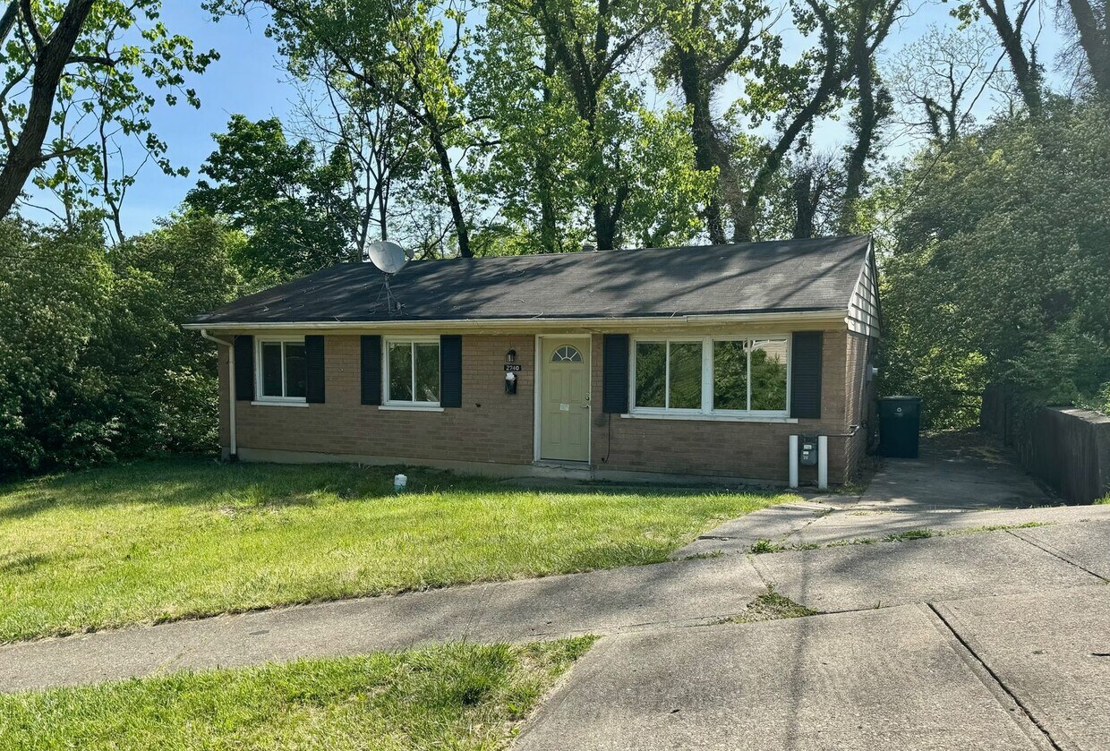 Primary Photo - 2740 Baker Ave