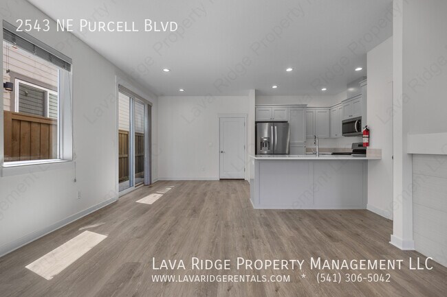 Foto del edificio - 2543 NE Purcell Blvd