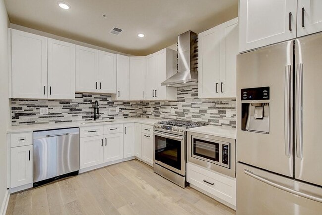 Photo - 728 S 10th St Apartment