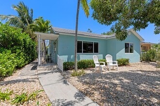 Building Photo - 1120 N Palmway