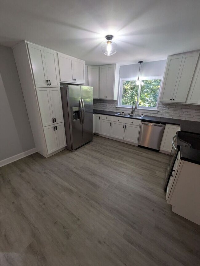 Foto del edificio - 2BD/1BA Duplex in Hickory