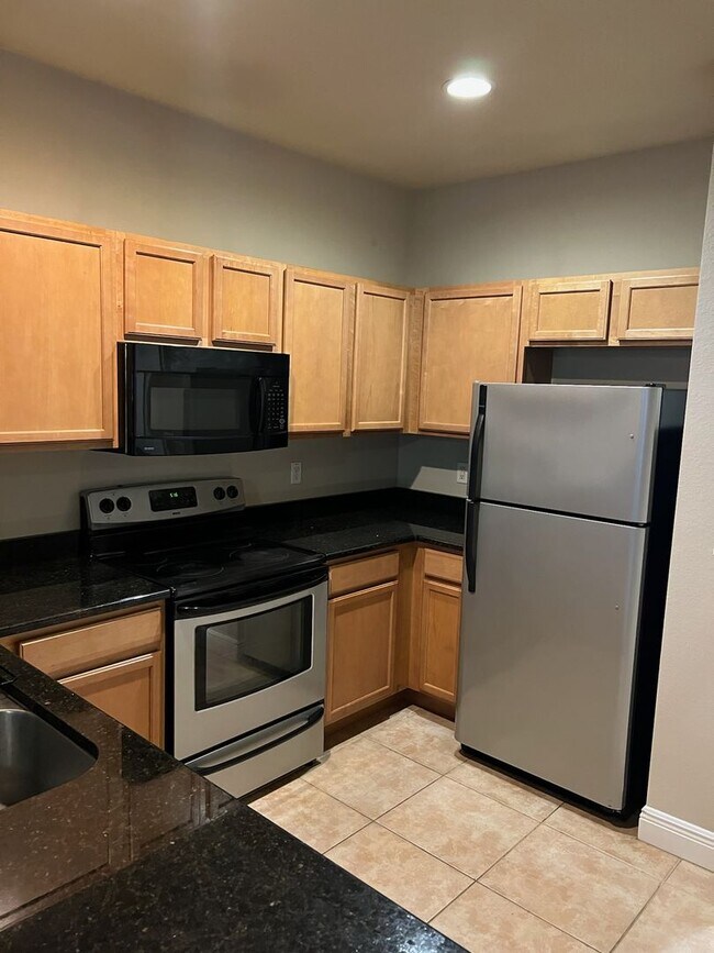 Foto del edificio - The Address That Has It All!  Chase Hollow Condominiums