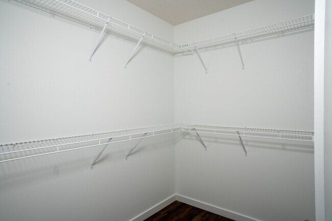 Foto del edificio - BRAND NEW 3 BEDROOM HOME WITH 3 CAR GARAGE...