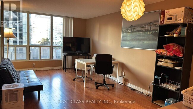 Photo du bâtiment - 750-750 Bay St.