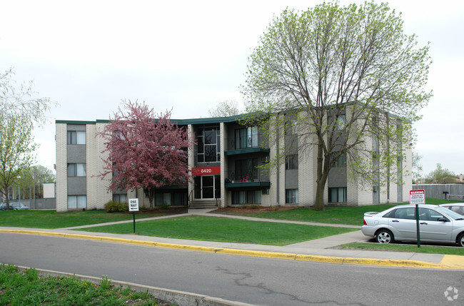 Estacionamiento con vista - Eden Park Apartments