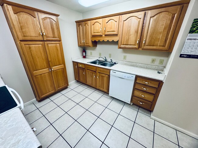 Building Photo - FOR LEASE- CONDO LOCATED IN A 55+ COMMUNITY!