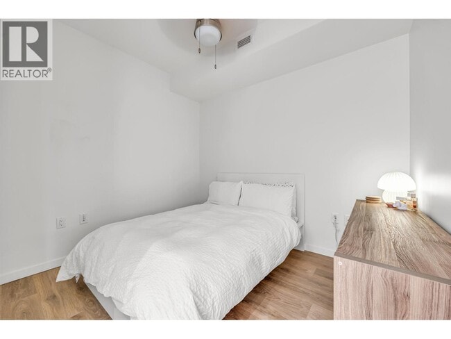 Photo du bâtiment - 725-725 Marine Dr