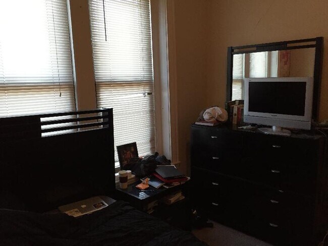 Building Photo - No brokers Fee. Central Mission Hill Locat...