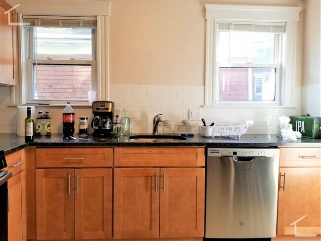 Building Photo - Gem, XL Apt in Packards Corner with SERIOUS Renovation!   Near Boston University, Perfect for Stu...