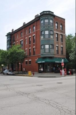 Building Photo - 3359 N Southport Ave