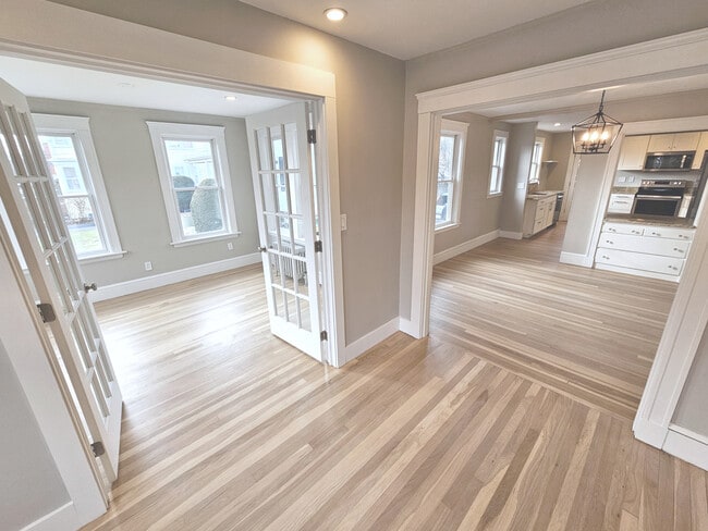 Building Photo - 70 Tufts St