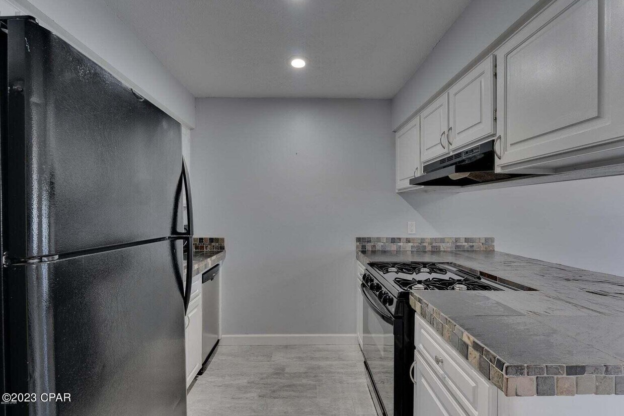 6560 Harbour Blvd, Panama City Beach, FL 32407 Room for Rent in