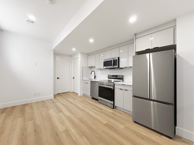 Building Photo - 4125R-41217 Avenue SW