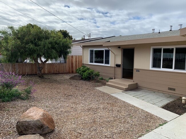 Foto del edificio - Great 3 Bedroom 1 and 1/2 Bath House in Se...