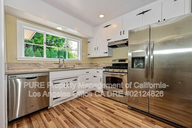 Foto del edificio - 548 Plymouth Rd