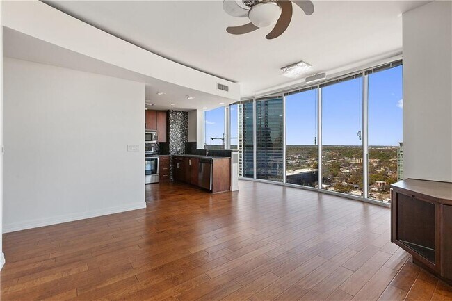 Building Photo - 360 Nueces St
