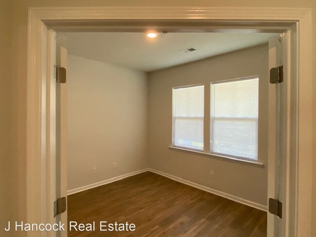 Building Photo - 4 br, 3.5 bath House - 701 Squire Pope Rd