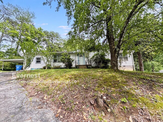 Foto del edificio - Charming 4-Bedroom Home with Comfort and O...