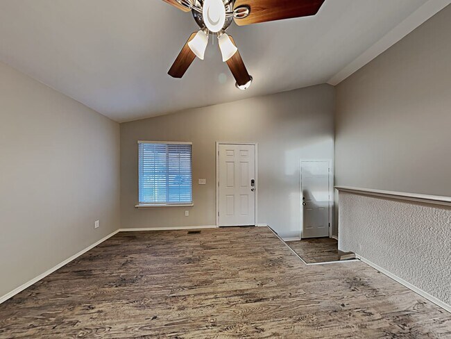 Building Photo - 6010 Grapevine Dr