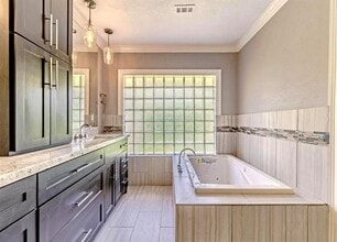 Building Photo - 3318 N Braeswood Blvd