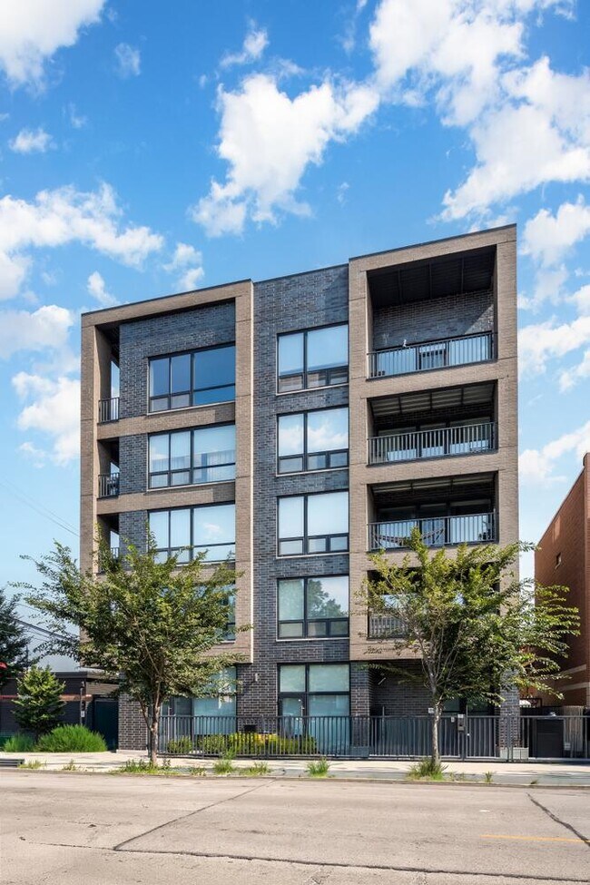 Building Photo - 2342 W Adams St