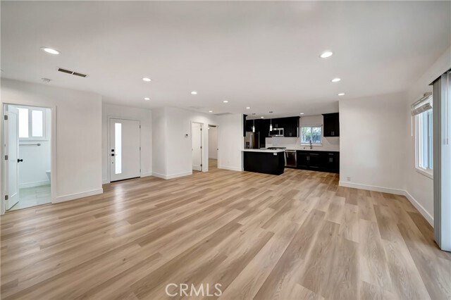 Foto del edificio - 6846 Glade Ave