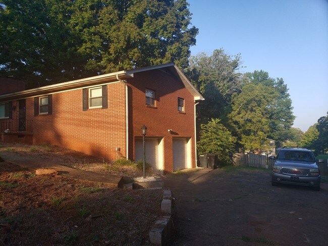 Building Photo - 3412 Maryville Pike, Unit 3412