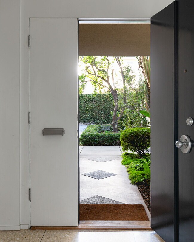 Building Photo - 624 S Orange Grove Blvd