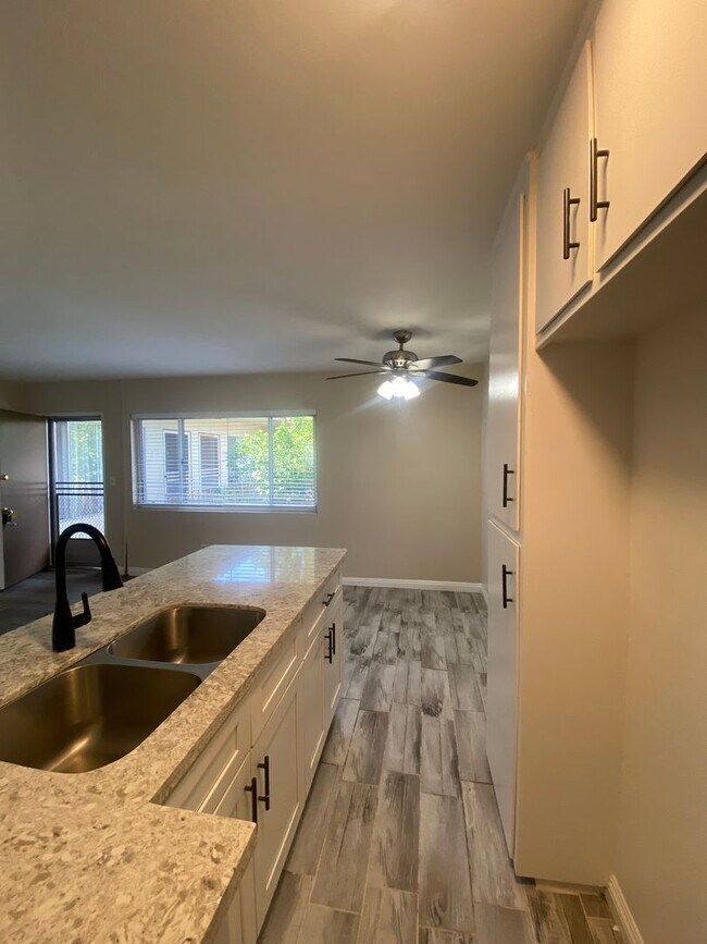 Foto del edificio - La Chateau