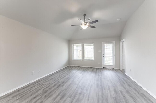 Foto del edificio - 21418 Holly Heights Rd