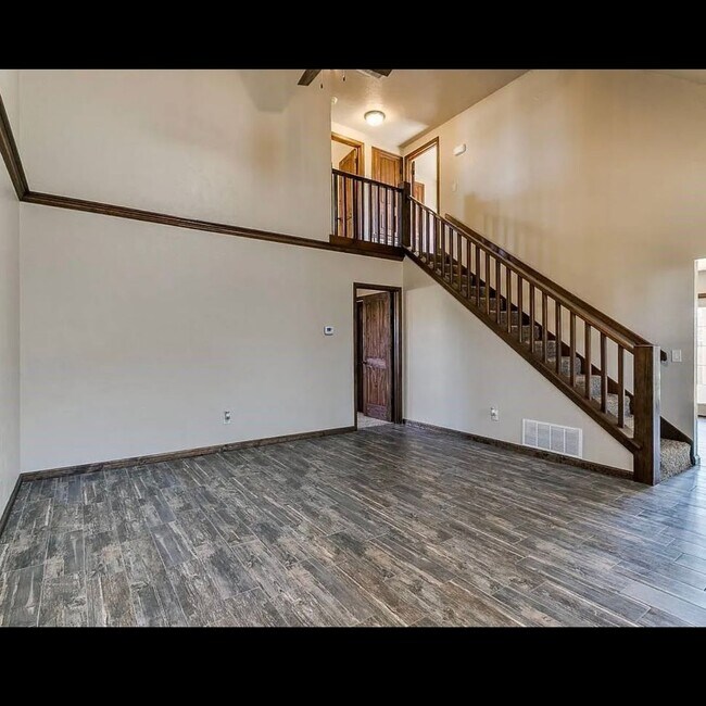 Building Photo - This Beautiful 2 story has all the updates, including granite, luxury vinyl plank, new cabinets ,...