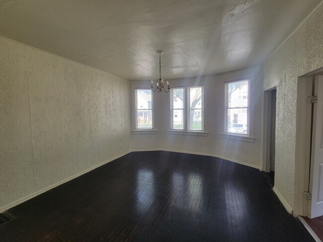 Foto del edificio - "2-Bedroom —2235 South 20th Street!"