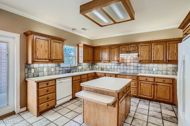 Building Photo - 3 br, 3 bath House - 1110 Trophy Ct E