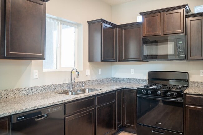 Building Photo - Brand New 4bd/2ba Available for Move In