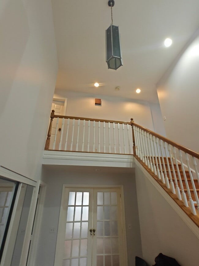 Building Photo - 223 Springhouse Ln